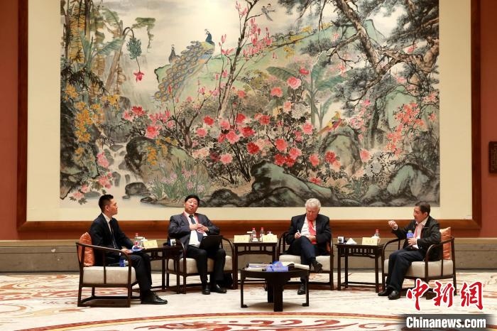 9月27日，尼山世界文明論壇在曲阜舉行，圖為該論壇的“高端訪談”活動(dòng)?！×籂?攝