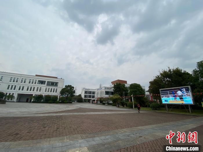 寧波市第二少年兒童業(yè)余體育學(xué)校?！×植?攝