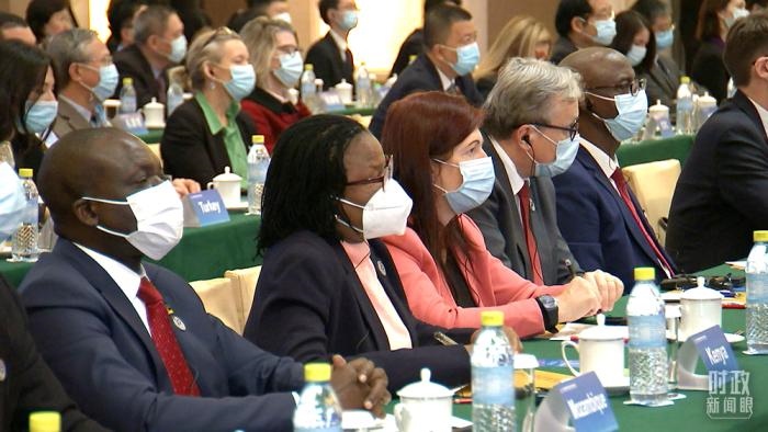 △紀(jì)念會(huì)議分會(huì)場(chǎng)的與會(huì)嘉賓。(總臺(tái)央視記者楊立峰拍攝)