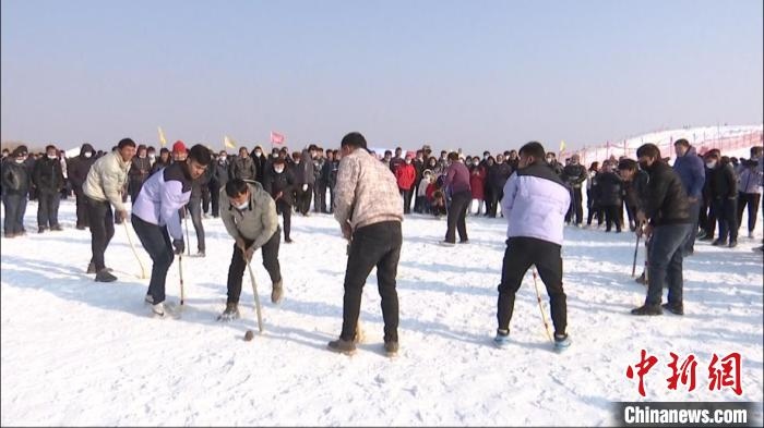 帕普孜球場，激烈角逐?！“统h融媒體中心供圖