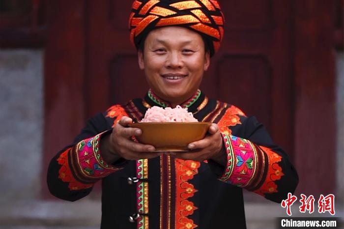 圖為“暢饗云宴”巧手年菜系列短視頻截圖?！『h(yuǎn)航 攝