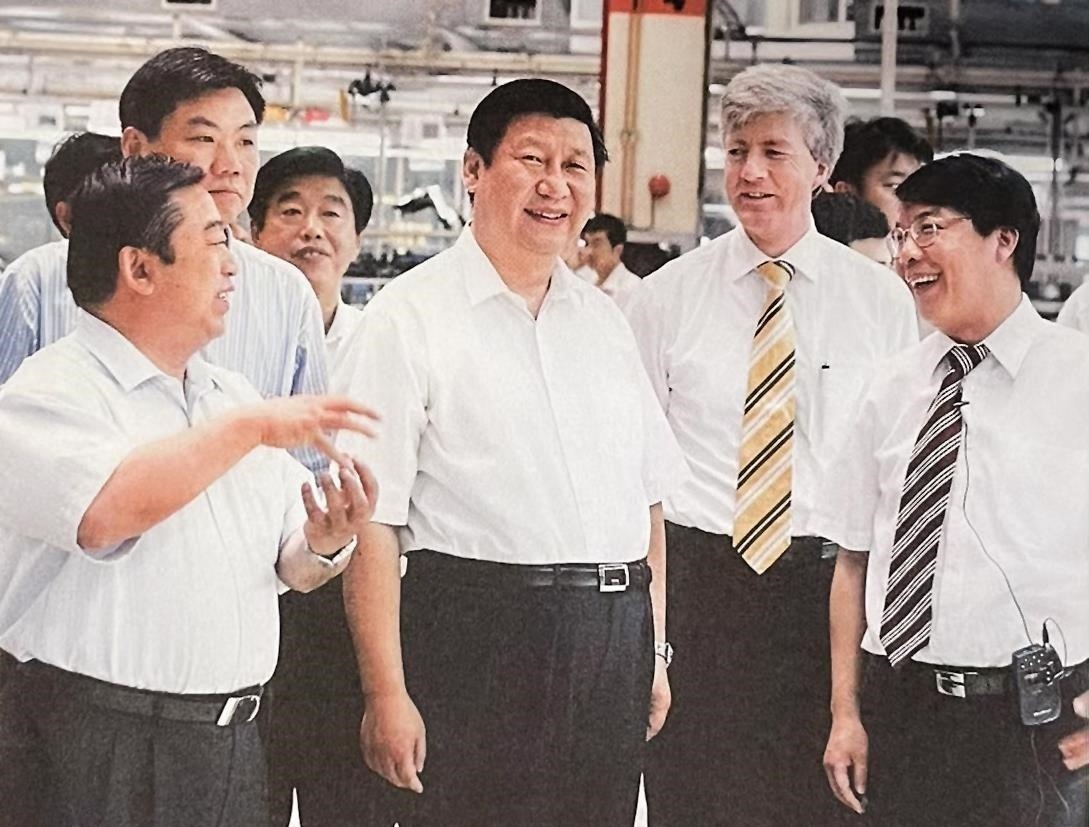 2007年7月，習近平調研上海大眾汽車有限公司。