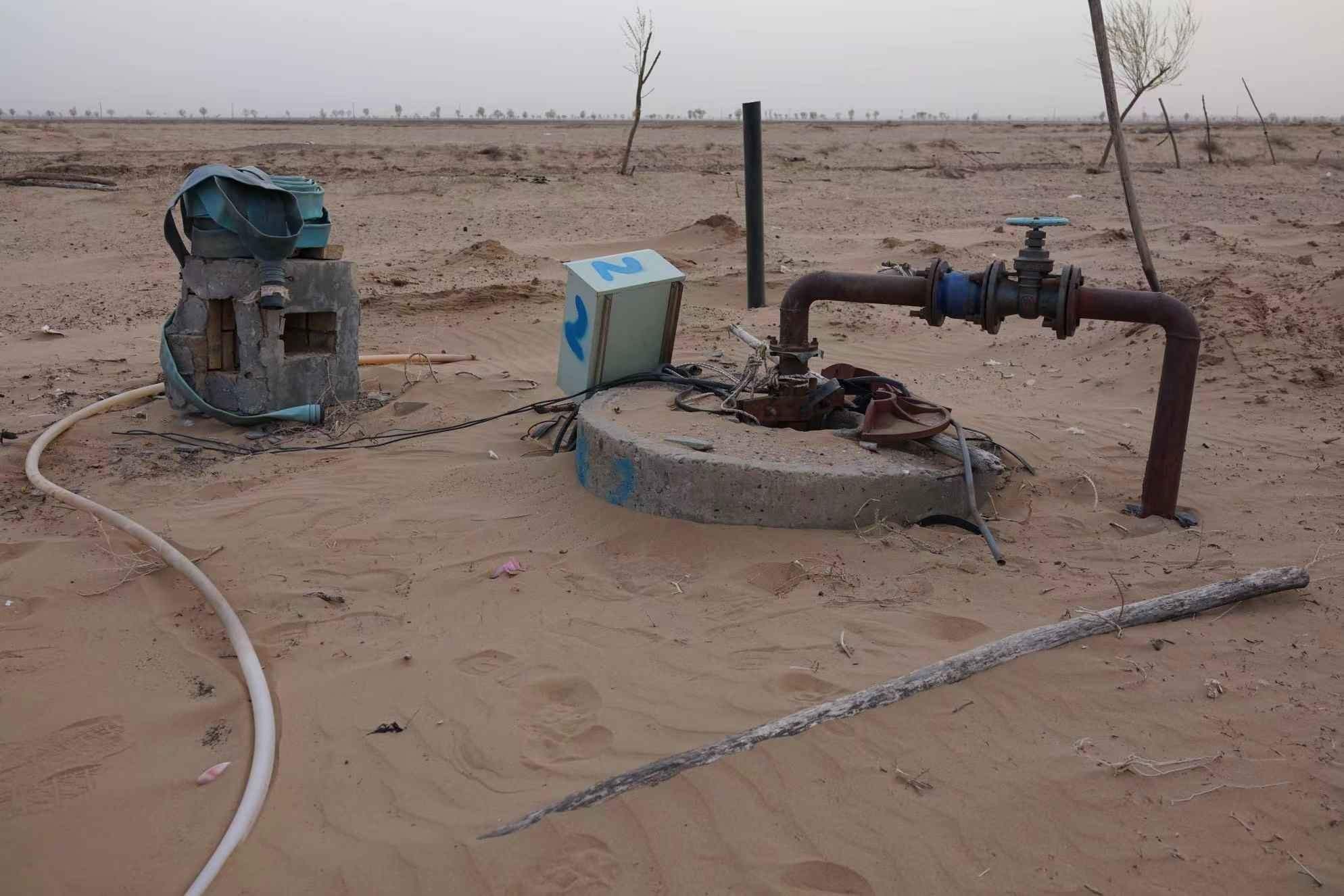 項目地以北的一個澆灌機井。 人民網(wǎng)記者 游天燚攝