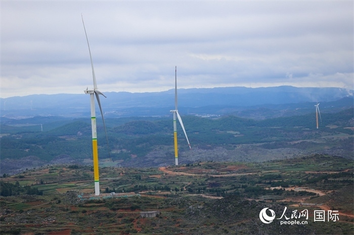 位于云南省曲靖市富源縣的富源西風(fēng)電基地。（人民網(wǎng) 李發(fā)興攝）