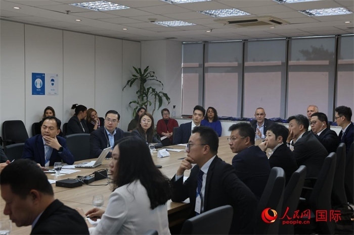 與會(huì)代表參與座談交流。（人民網(wǎng)記者 時(shí)元皓攝）