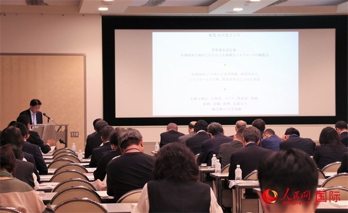 富士美術(shù)館文藝部長平野賢一介紹展覽內(nèi)容。（人民網(wǎng) 許可攝）