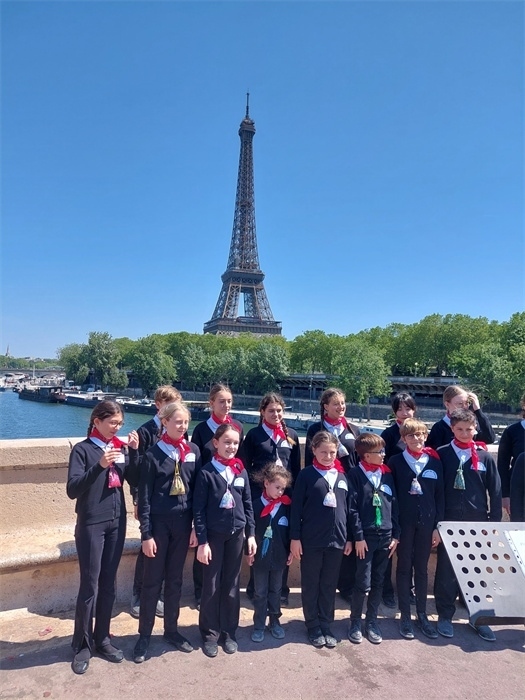 2.2023年5月，巴黎寶麗聲童聲合唱團(tuán)錄制歌曲《如果我去中國》。（圖片由受訪者提供）