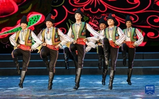 7月21日，哈薩克斯坦薩爾塔納國家舞蹈團(tuán)的演員在演出。