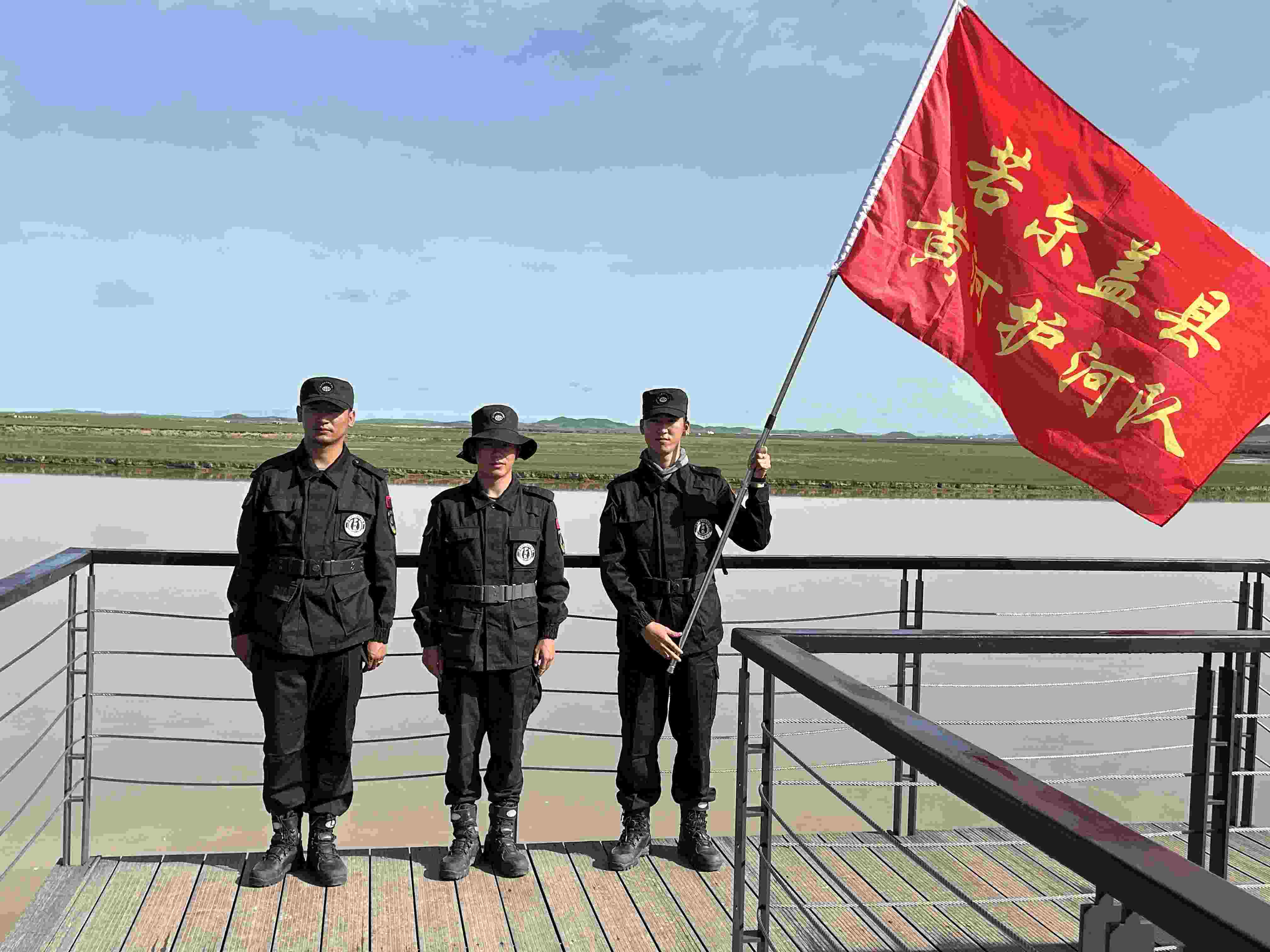若爾蓋縣黃河護河隊。人民網(wǎng) 周靜圓攝
