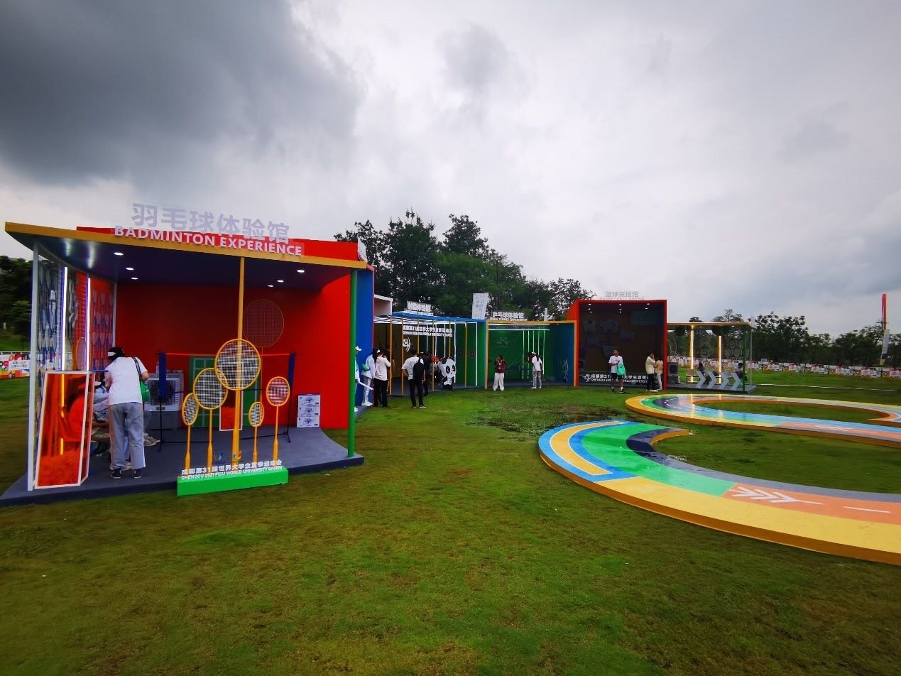 公園文化活動(dòng)內(nèi)各類(lèi)體育項(xiàng)目體驗(yàn)區(qū)。 人民網(wǎng)記者 楊磊攝