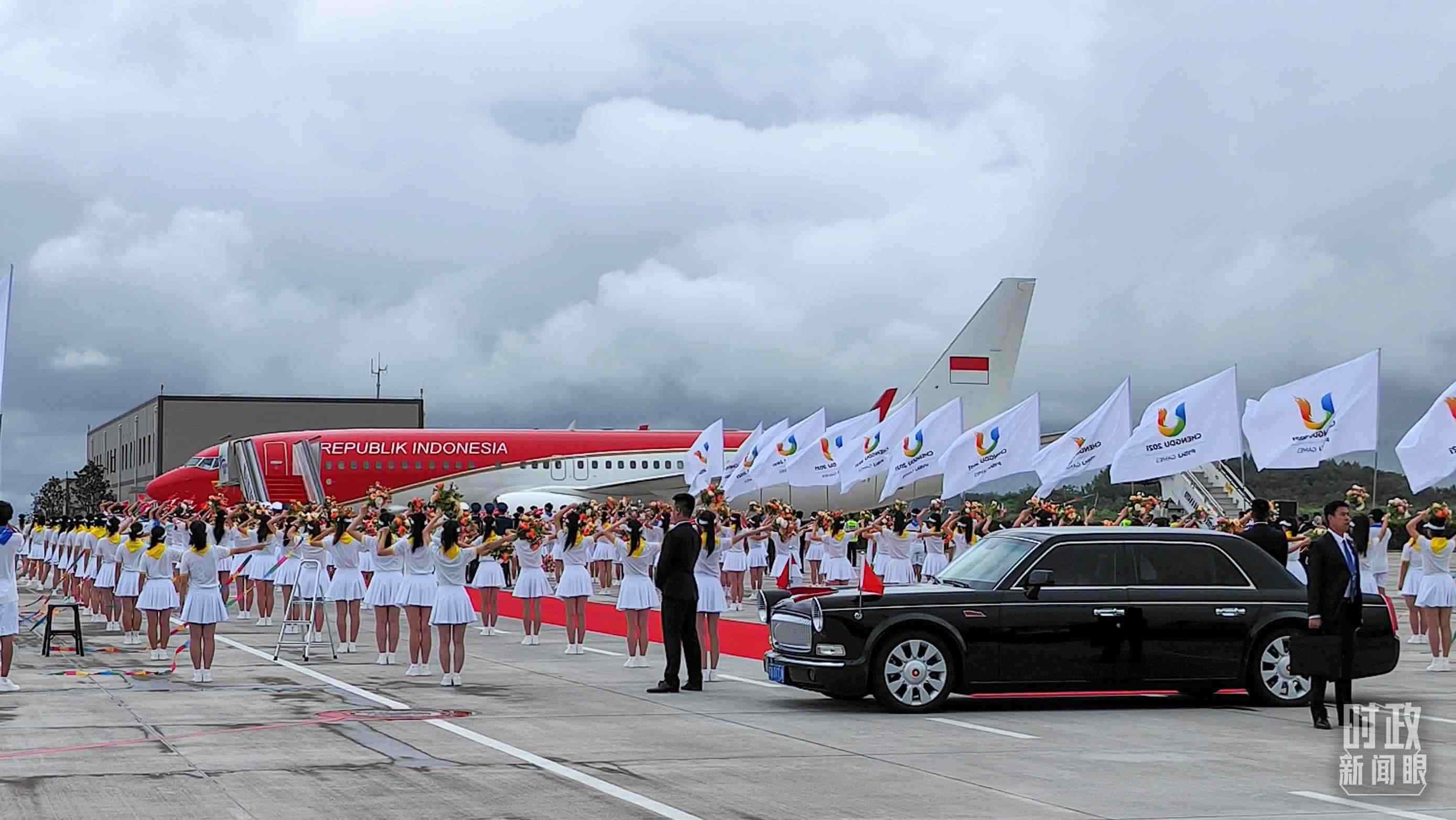 7月27日下午，印尼總統(tǒng)佐科抵達(dá)成都。（總臺(tái)央視記者王子杭拍攝）