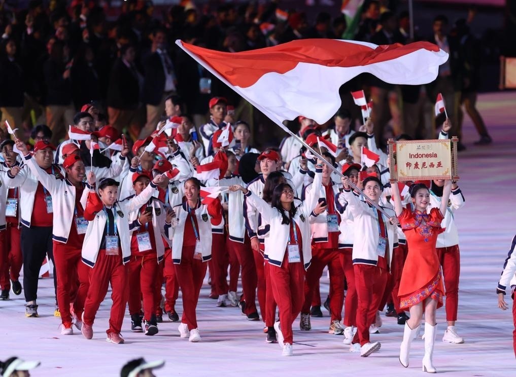 7月28日，印度尼西亞大學(xué)生體育代表團(tuán)在開幕式上入場。新華社記者張麗蕓攝