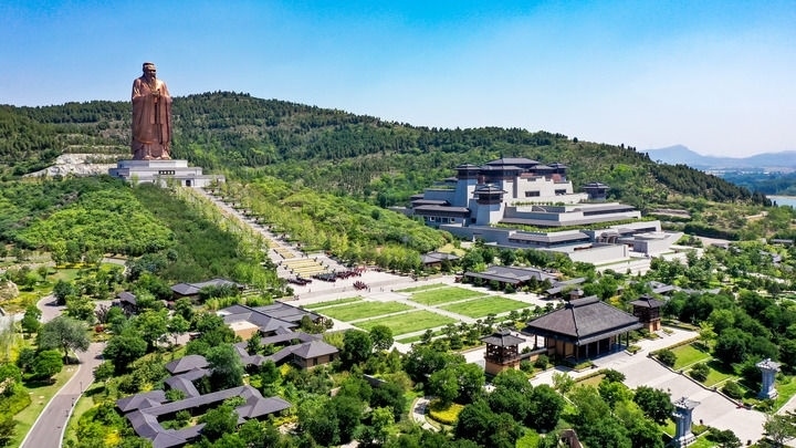 這是2023年6月8日拍攝的山東省曲阜市尼山圣境（無人機(jī)照片）。新華社記者 郭緒雷 攝