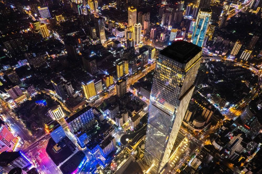 這是6月7日夜間拍攝的長沙城區(qū)景色（無人機照片）。新華社記者 陳思汗 攝