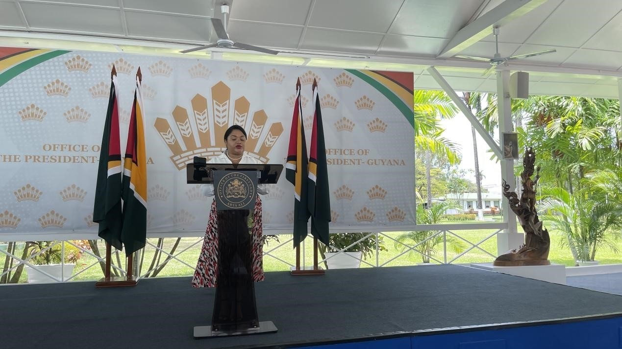 圭亞那第一夫人阿爾雅·阿里發(fā)表致辭。第18期援圭亞那醫(yī)療隊供圖