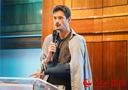 萊昂·麥卡倫分享張家界故事。人民網(wǎng) 郭錦標(biāo)攝