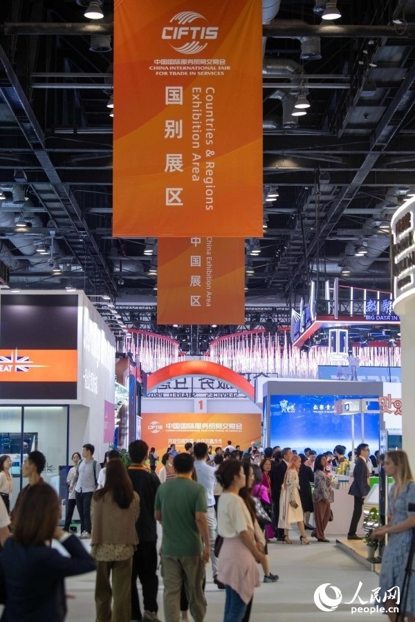 9月2日，服貿(mào)會(huì)國(guó)別展區(qū)，人流如潮。人民網(wǎng)記者 翁奇羽攝