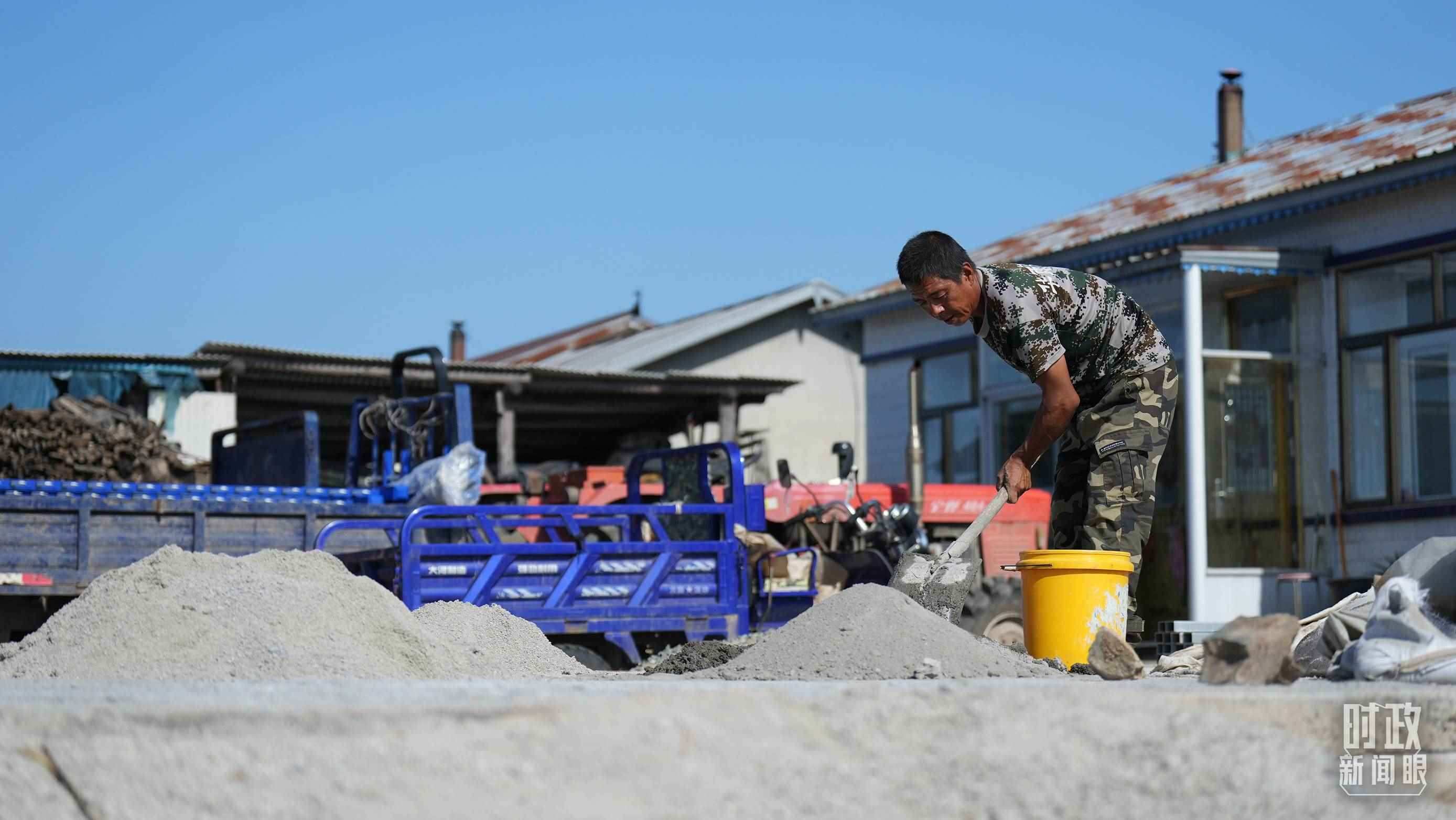 △龍王廟村的災(zāi)后恢復(fù)重建正加緊推進(jìn)。（總臺(tái)國(guó)廣記者李晉拍攝）