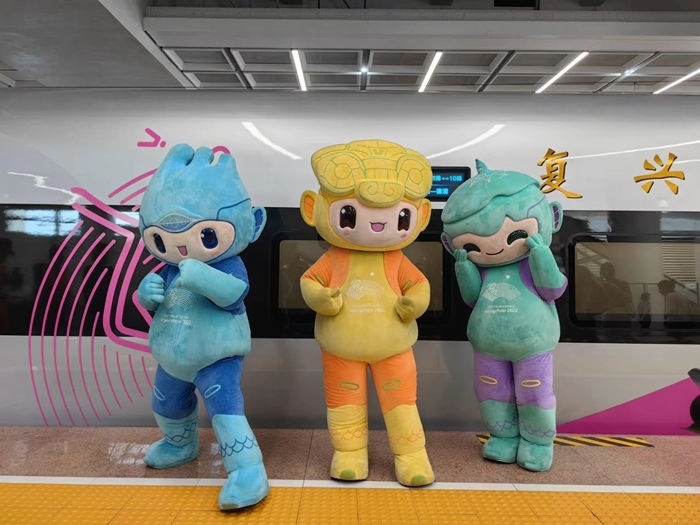 復(fù)興號亞運(yùn)智能動(dòng)車組列車車廂。上海鐵路局融媒體中心供圖