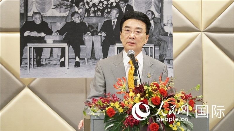 在日中國企業(yè)協(xié)會會長王家馴致祝酒詞。人民網(wǎng) 蔣曉辰攝