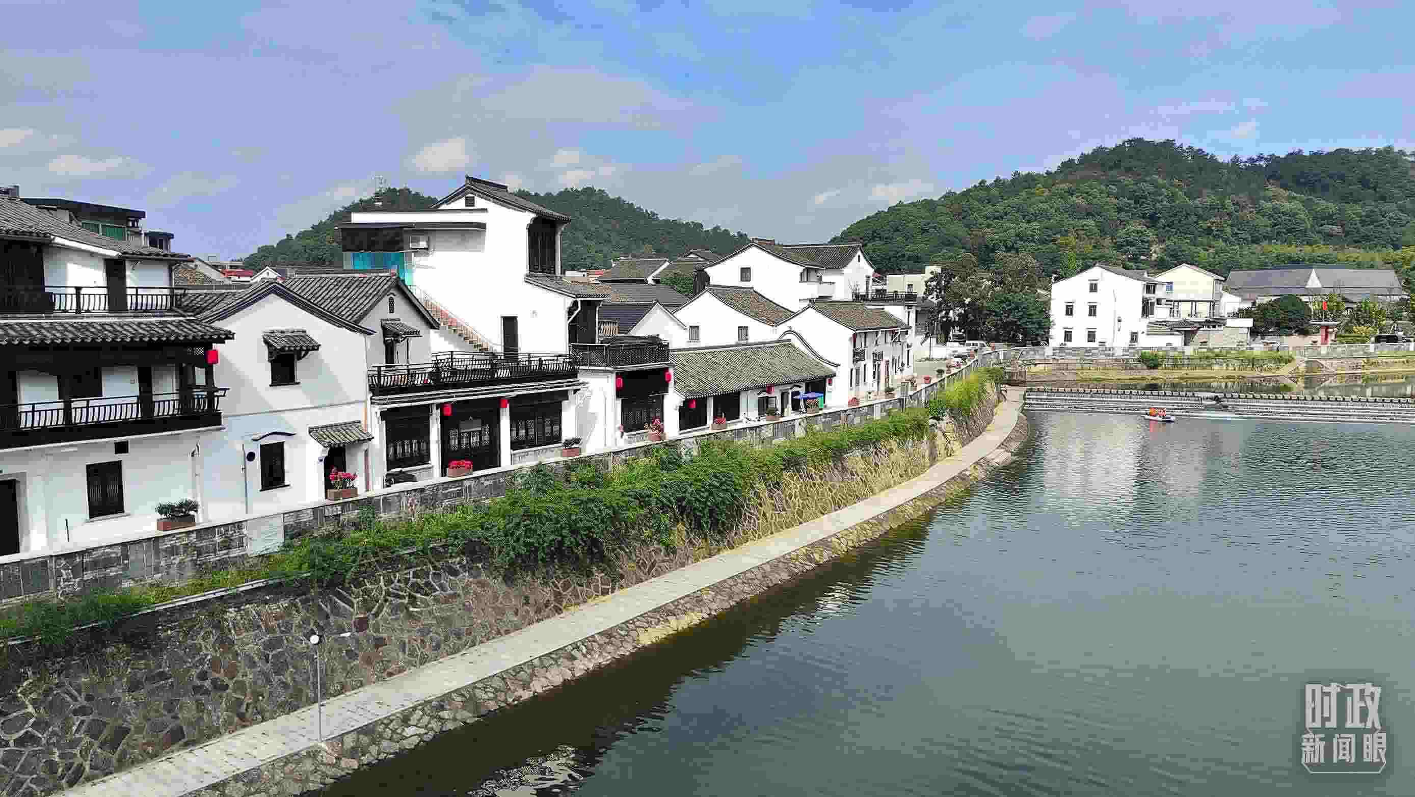 △“楓橋經(jīng)驗(yàn)”發(fā)源地諸暨市楓橋鎮(zhèn)。（總臺(tái)央視記者楊立峰拍攝）