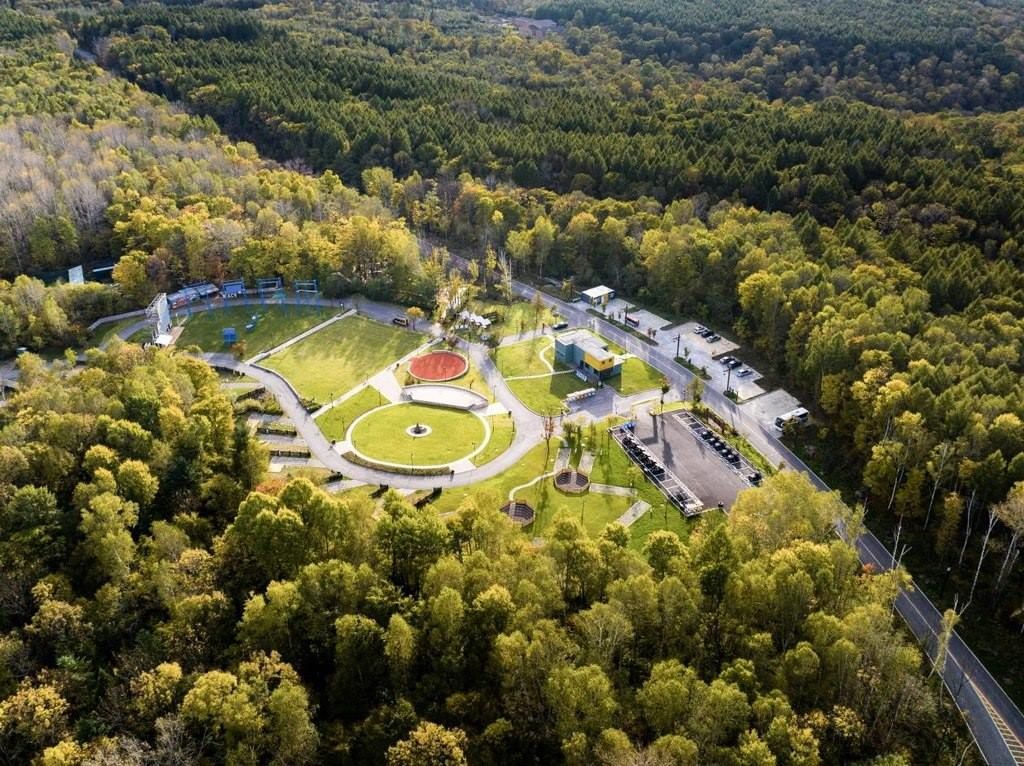 長白山華美勝地已實現(xiàn)“綠電”直供。嚴磊攝