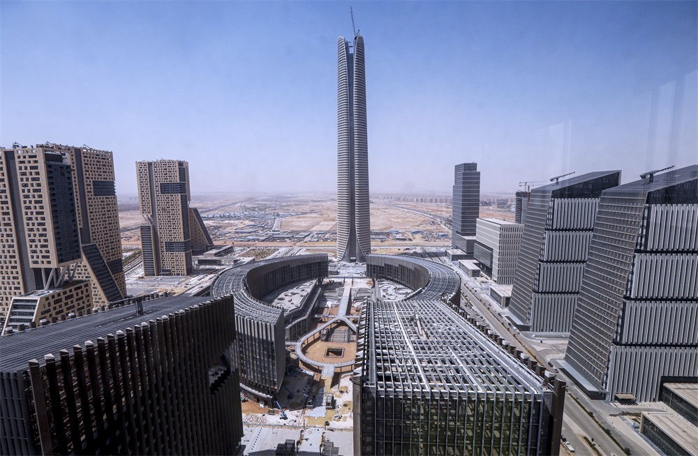 這是在埃及開羅以東拍攝的建設(shè)中的新行政首都中央商務(wù)區(qū)（9月11日攝）。新華社發(fā)（艾哈邁德·戈馬攝）