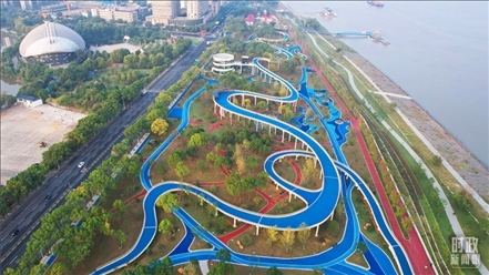 △俯瞰長(zhǎng)江國(guó)家文化公園九江城區(qū)段。（總臺(tái)記者李海峰拍攝）