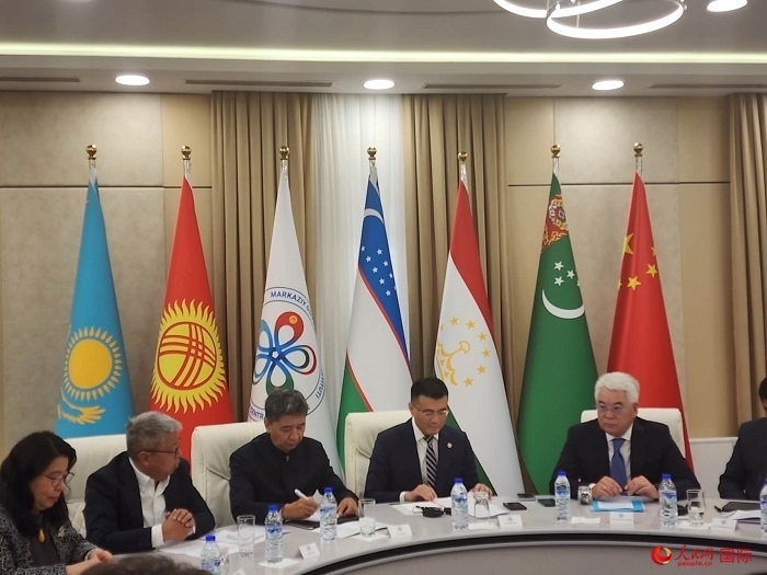 中國駐烏茲別克斯坦大使于駿致辭。人民網(wǎng)記者 李強攝