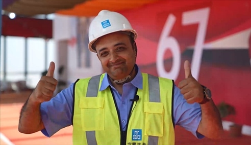 瓦利德·拉馬丹接受人民網(wǎng)記者采訪。嚴川吉雨攝