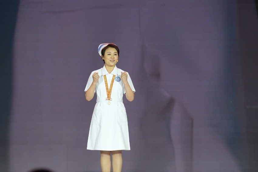 第49屆南丁格爾獎獲得者、四川大學(xué)華西醫(yī)院護理部主任蔣艷