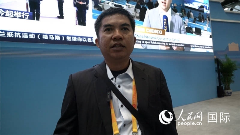 印尼《辛加朗綜合日報》記者班邦·蘇利斯提奧（Bambang Sulistio）與記者交談。人民網(wǎng) 楊春燕攝