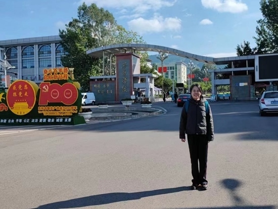 北京交通大學(xué)退休教師李唐軍在西昌學(xué)院。校方供圖