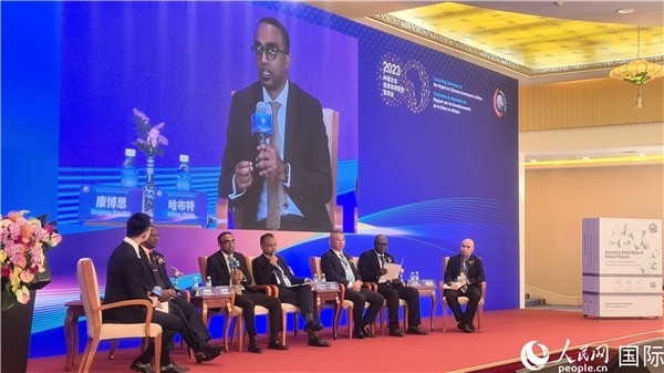 與會嘉賓展開座談。人民網(wǎng)記者 萬宇攝