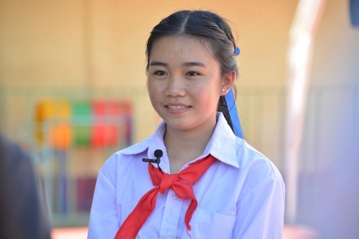 蓬批灣結束中國之行返回老撾后接受記者采訪。