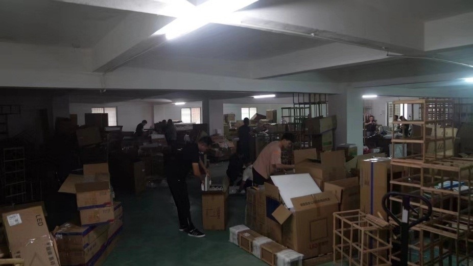 查處倉(cāng)庫(kù)現(xiàn)場(chǎng)。重慶市梁平區(qū)公安局供圖。