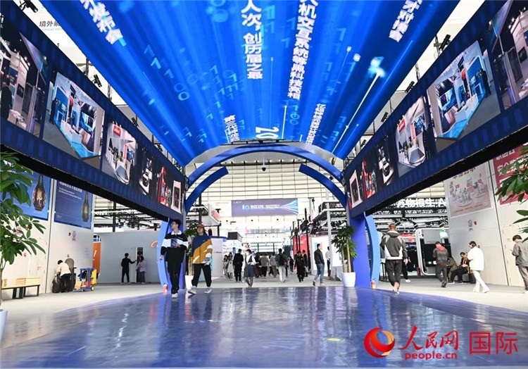 11月7日上午，2023年世界互聯(lián)網(wǎng)大會“互聯(lián)網(wǎng)之光”博覽會在浙江烏鎮(zhèn)開幕。人民網(wǎng)記者 葉賓得攝