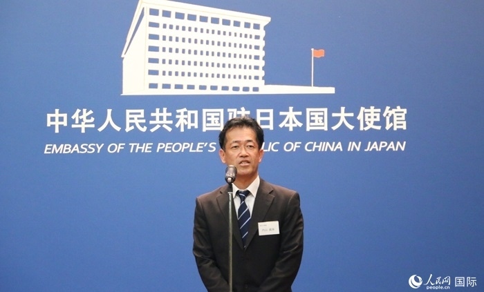 導(dǎo)師代表、東京大學(xué)教授內(nèi)山真伸發(fā)表致辭。人民網(wǎng) 許可攝