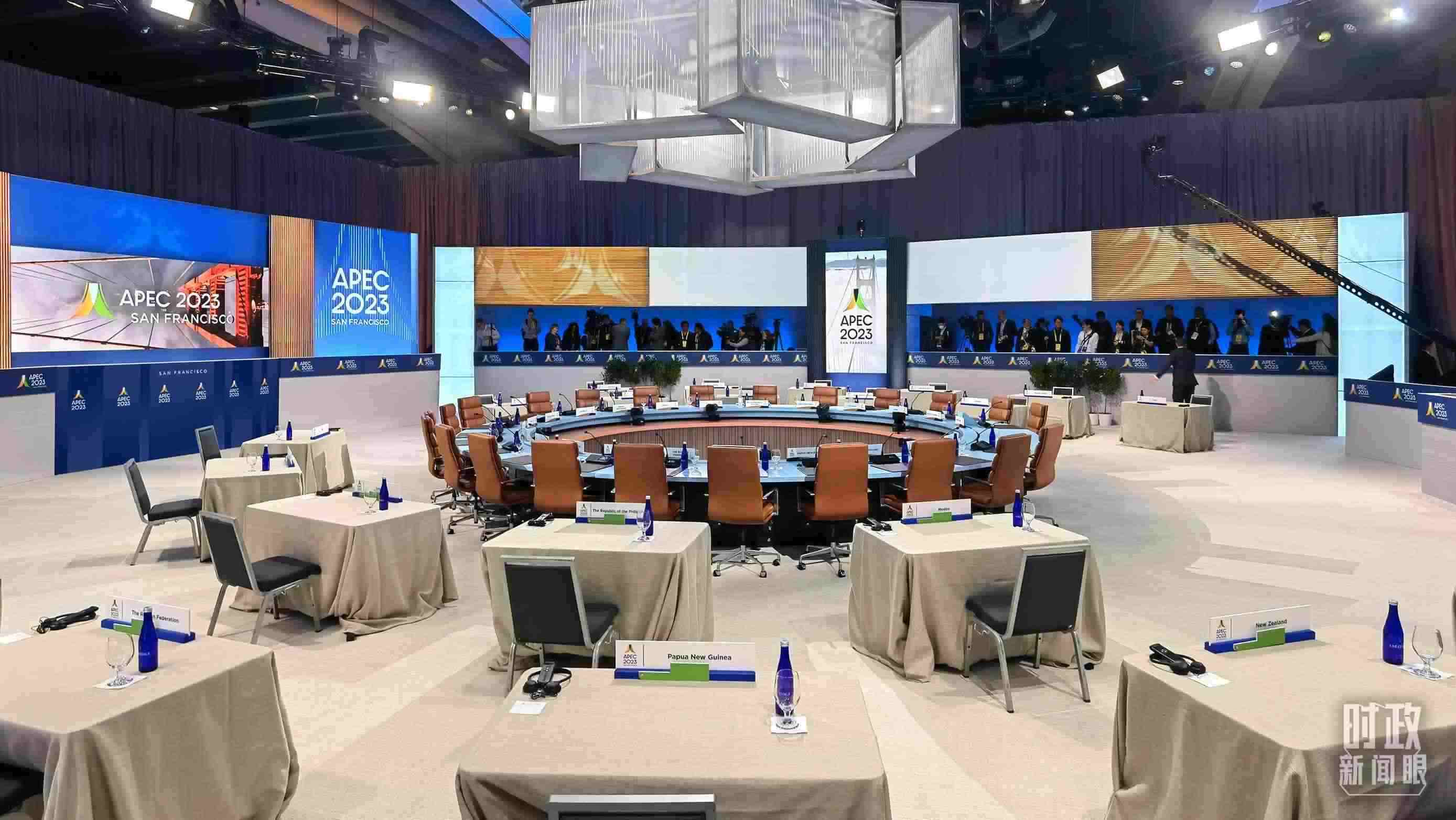 APEC第30次領(lǐng)導(dǎo)人非正式會(huì)議開(kāi)始前的會(huì)場(chǎng)。（總臺(tái)央視記者石丞拍攝）