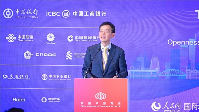 1. 英國中國商會會長、中國銀行倫敦分行行長方文建 致歡迎辭。郭錦標攝_副本