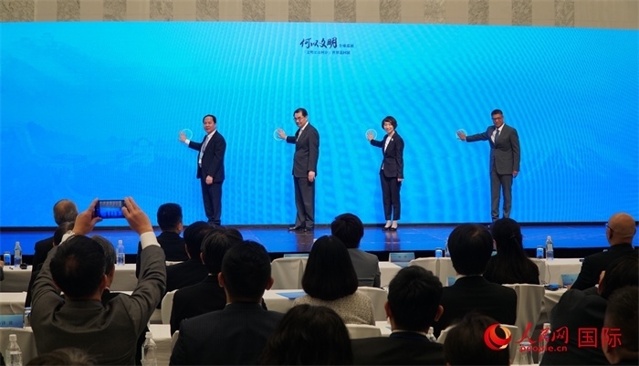 嘉賓共同啟動(dòng)“何以文明”日本特展體驗(yàn)暨2024年總臺(tái)春晚宣介區(qū)。人民網(wǎng) 蔣曉辰攝