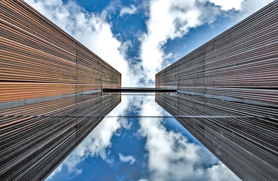  開放共享 今年9月，改造升級后的上海凝聚力工程博物館開門迎客。博物館大廳公共區(qū)域在功能提升、資源整合后，釋放更多公共服務(wù)空間，帶給市民更多新體驗。 上海某餐廳法國籍廚師 邁克爾·溫德林?jǐn)z