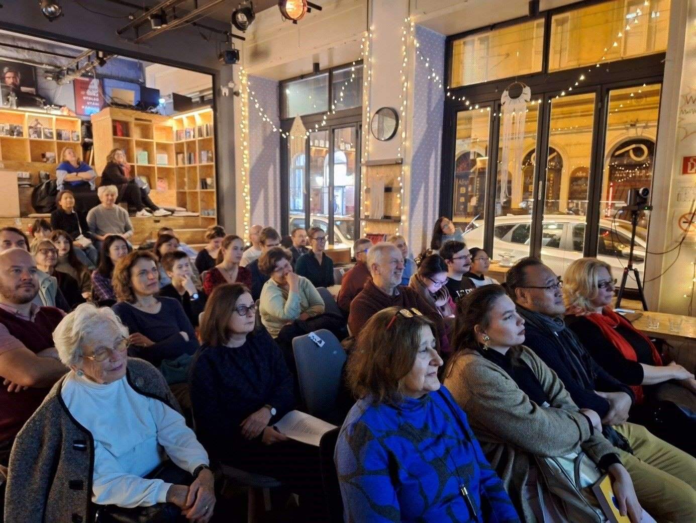 活動吸引了40余位當?shù)厥忻駞⑴c。摩爾多瓦尼·巴爾納巴斯攝