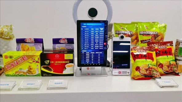 △中國—東盟國家跨境電商熱銷商品(總臺(tái)央視記者姚瑤拍攝)