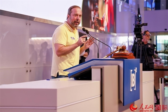 巴西礦產(chǎn)和能源部部長亞歷山大·西爾維拉發(fā)表致辭。人民網(wǎng)記者 宋亦然攝