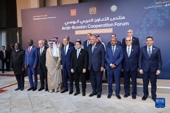 12月20日，與會(huì)代表在摩洛哥南部城市馬拉喀什舉行的第六屆阿拉伯-俄羅斯合作論壇上合影。新華社記者霍晶攝