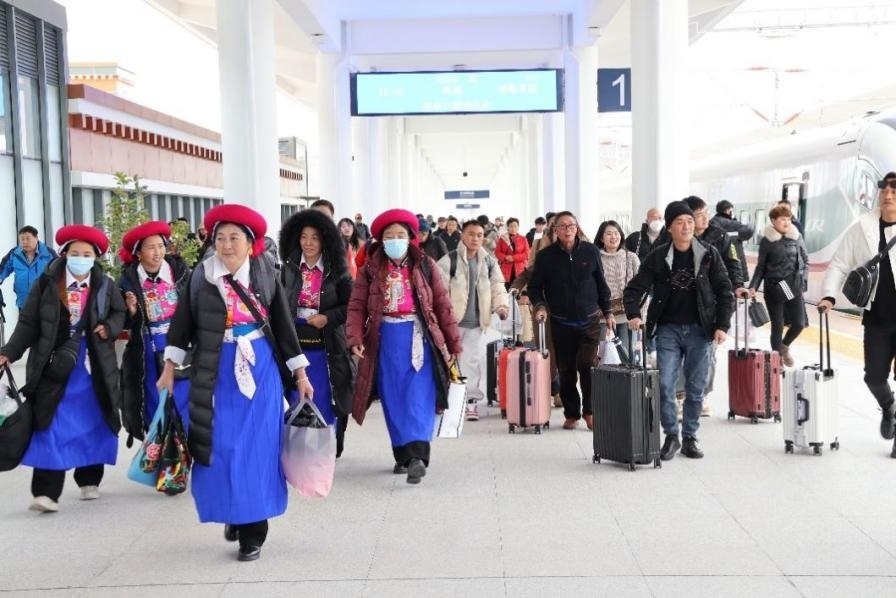 麗香鐵路開通滿月，累計(jì)發(fā)送旅客超18萬人次。受訪方供圖