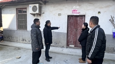  圖②：法官勘察訟爭房產(chǎn)。