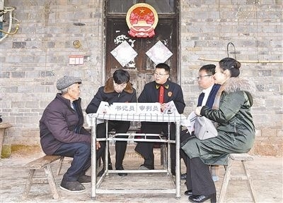  圖②：調解現(xiàn)場。