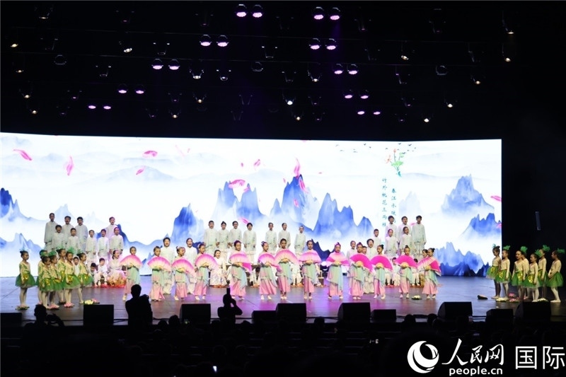 《四季詩韻》童聲詩朗誦表演。人民網(wǎng)記者 任皓宇攝